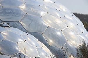 <b class=qtipBold><figcaption>Eden Project</figcaption></b><br>The Eden Project in Cornwall with its tropical biomes the size of 30 football pitches.<br><em>© Paul Felix Photography Twelve Beacon Park Pelynt nr Looe Cornwall PL13 2PQ photos@paulfelix.co.uk 01503 221069</em> Eden Project