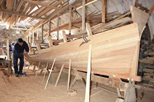 <b class=qtipBold><figcaption>Gig building</figcaption></b><br>Dave Currah building a 32 ft long Racing Gig in his 34 ft long workshop at Looe in Cornwall, using planks of Elm wood. It takes Dave six month to build each gig, he has orders for the next two years.<br><em>© Paul Felix Photography Twelve Beacon Park Pelynt nr Looe Cornwall PL13 2PQ photos@paulfelix.co.uk 01503 221069</em> Gig building