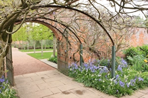 Hampton Court Castle