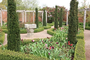 Hampton Court Castle