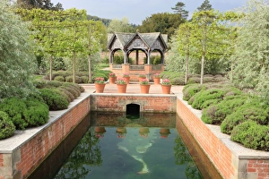 Hampton Court Castle