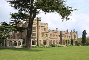 Hampton Court Castle