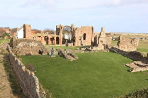 <b class=qtipBold><figcaption>Holy Island</figcaption></b><br>Lindisfarne Priory on Holy Island<br><em>© Paul Felix Photography Twelve Beacon Park Pelynt nr Looe Cornwall PL13 2PQ photos@paulfelix.co.uk 01503 221069</em> Holy Island