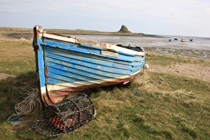 <b class=qtipBold><figcaption>Holy Island</figcaption></b><br>A fishing boat on the beach at Holy Island<br><em>© Paul Felix Photography Twelve Beacon Park Pelynt nr Looe Cornwall PL13 2PQ photos@paulfelix.co.uk 01503 221069</em> Holy Island