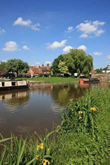 <b class=qtipBold><figcaption>Hungerford</figcaption></b><br>A summers day beside the Kennet and Avon Canal at Hungerford West Berkshire England UK<br><em>© Paul Felix Photography Twelve Beacon Park Pelynt nr Looe Cornwall PL13 2PQ photos@paulfelix.co.uk 01503 221069</em> Hungerford