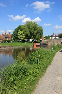 <b class=qtipBold><figcaption>Hungerford</figcaption></b><br>A summers day beside the Kennet and Avon Canal at Hungerford West Berkshire England UK<br><em>© Paul Felix Photography Twelve Beacon Park Pelynt nr Looe Cornwall PL13 2PQ photos@paulfelix.co.uk 01503 221069</em> Hungerford