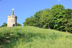 <b class=qtipBold><figcaption>La Chartre France</figcaption></b><br>A statue to Joan of Arc over looking the French town of La Chartre<br><em>© Paul Felix Photography Twelve Beacon Park Pelynt nr Looe Cornwall PL13 2PQ photos@paulfelix.co.uk 01503 221069</em> La Chartre France