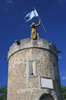 <b class=qtipBold><figcaption>La Chartre France</figcaption></b><br>A statue to Joan of Arc over looking the French town of La Chartre<br><em>© Paul Felix Photography Twelve Beacon Park Pelynt nr Looe Cornwall PL13 2PQ photos@paulfelix.co.uk 01503 221069</em> La Chartre France