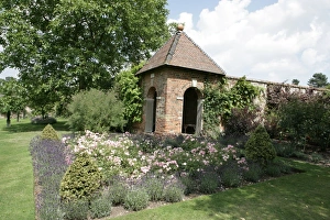 <b class=qtipBold><figcaption>Middle Claydon House</figcaption></b><br>The summer house in the garden at Middle Claydon House in Buchinghamshire on a summers day<br><em>© Paul Felix Photography Twelve Beacon Park Pelynt nr Looe Cornwall PL13 2PQ photos@paulfelix.co.uk 01503 221069</em> Middle Claydon House