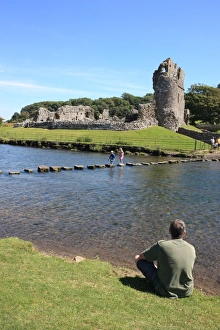 <b class=qtipBold><figcaption>Ogmore Castle</figcaption></b><br>The Stepping stones over the river below the Ruins of Ogmore Castle in South Wales<br><em>© Paul Felix Photography Twelve Beacon Park Pelynt nr Looe Cornwall PL13 2PQ photos@paulfelix.co.uk 01503 221069</em> Ogmore Castle