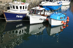 <b class=qtipBold><figcaption>Padstow</figcaption></b><br>Boats refelted in the harbour of Padstow on the North Coast of Cornwall. om a sunny autumn morning.<br><em>© Paul Felix Photography Twelve Beacon Park Pelynt nr Looe Cornwall PL13 2PQ</em> Padstow