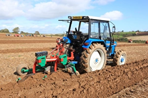<b class=qtipBold><figcaption>Ploughing Match</figcaption></b><br>A Ford 4630 tractor at a Ploughing Match at Pelynt near Looe in Cornwall on a autumn day<br><em>© Paul Felix Photography Twelve Beacon Park Pelynt nr Looe Cornwall PL13 2PQ photos@paulfelix.co.uk 01503 221069</em> Ploughing Match