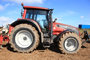<b class=qtipBold><figcaption>Ploughing Match</figcaption></b><br>A moden Vatra tractor at a Ploughing Match at Pelynt near Looe in Cornwall on a autumn day<br><em>© Paul Felix Photography Twelve Beacon Park Pelynt nr Looe Cornwall PL13 2PQ photos@paulfelix.co.uk 01503 221069</em> Ploughing Match
