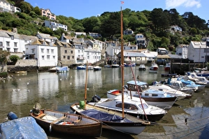 <b class=qtipBold><figcaption>Polperro</figcaption></b><br>The picturesque fishing village of Polperro on the south coast of Cornwall<br><em>© Paul Felix Photography Springfield Cottage Midwinter Road Northleach Glos England 01451 861893 photos@paulfelix.co.uk</em> Polperro