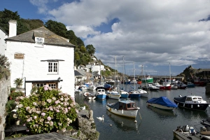 <b class=qtipBold><figcaption>Polperro Cornwall</figcaption></b><br>The fishing village of Polperro on the South coast of Cornwall, at high tide on a afternoon in late summer.<br><em>© PaulFelix Photography Twelve Beacon Park Pelynt nr Looe Cornwall PL13 2PQ</em> Polperro Cornwall