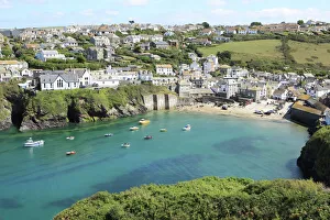 <b class=qtipBold><figcaption>Port Isaac</figcaption></b><br>The harbour at Port Isaac in North Cornwall<br><em>© Paul Felix Photography Twelve Beacon Park Pelynt nr Looe Cornwall PL13 2PQ photos@paulfelix.co.uk 01503 221069</em> Port Isaac
