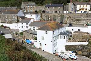 <b class=qtipBold><figcaption>Portloe</figcaption></b><br>The Tugger Hotel in Portloe Cornwall<br><em>© Paul Felix Photography Twelve Beacon Park Pelynt nr Looe Cornwall PL13 2PQ photos@paulfelix.co.uk 01503 221069</em> Portloe