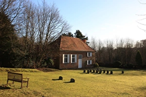 <b class=qtipBold><figcaption>Quaker Meeting House</figcaption></b><br><br><em>© Paul Felix Photography Twelve Beacon Park Pelynt nr Looe Cornwall PL13 2PQ photos@paulfelix.co.uk 01503 221069</em> Quaker Meeting House