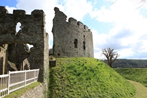 <b class=qtipBold><figcaption>Restormel Castle</figcaption></b><br>The great of round keep at Restormel Castle, a 13th century ruin and moat near the Cornish town of Lostwithiel on a spring day<br><em>© Paul Felix Photography Twelve Beacon Park Pelynt nr Looe Cornwall PL13 2PQ photos@paulfelix.co.uk 01503 221069</em> Restormel Castle