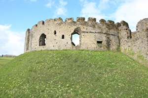 <b class=qtipBold><figcaption>Restormel Castle</figcaption></b><br>The great of round keep at Restormel Castle, a 13th century ruin and moat near the Cornish town of Lostwithiel on a spring day<br><em>© Paul Felix Photography Twelve Beacon Park Pelynt nr Looe Cornwall PL13 2PQ photos@paulfelix.co.uk 01503 221069</em> Restormel Castle
