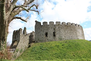 <b class=qtipBold><figcaption>Restormel Castle</figcaption></b><br>The great of round keep at Restormel Castle, a 13th century ruin and moat near the Cornish town of Lostwithiel on a spring day<br><em>© Paul Felix Photography Twelve Beacon Park Pelynt nr Looe Cornwall PL13 2PQ photos@paulfelix.co.uk 01503 221069</em> Restormel Castle