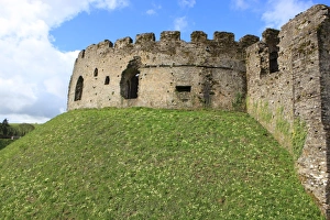 <b class=qtipBold><figcaption>Restormel Castle</figcaption></b><br>The great of round keep at Restormel Castle, a 13th century ruin and moat near the Cornish town of Lostwithiel on a spring day<br><em>© Paul Felix Photography Twelve Beacon Park Pelynt nr Looe Cornwall PL13 2PQ photos@paulfelix.co.uk 01503 221069</em> Restormel Castle