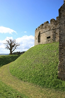 <b class=qtipBold><figcaption>Restormel Castle</figcaption></b><br>The great of round keep at Restormel Castle, a 13th century ruin and moat near the Cornish town of Lostwithiel on a spring day<br><em>© Paul Felix Photography Twelve Beacon Park Pelynt nr Looe Cornwall PL13 2PQ photos@paulfelix.co.uk 01503 221069</em> Restormel Castle