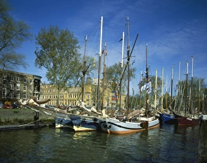 <b class=qtipBold><figcaption>Rotterdam</figcaption></b><br>Old Sailing boats in the harbour at Rotterdam Holland<br><em>© Paul Felix Photography Twelve Beacon Park Pelynt nr Looe Cornwall PL13 2PQ photos@paulfelix.co.uk 01503 221069</em> Rotterdam