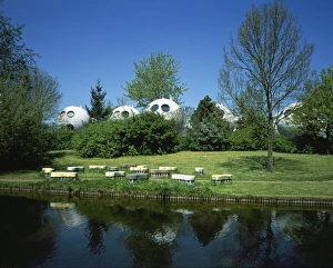 <b class=qtipBold><figcaption>S-Hertogenbosgh</figcaption></b><br>A striking example of modern architecture with these round houses just out the town of S-Hertogenbosgh in Holland<br><em>© Paul Felix Photography Twelve Beacon Park Pelynt nr Looe Cornwall PL13 2PQ photos@paulfelix.co.uk 01503 221069</em> S-Hertogenbosgh
