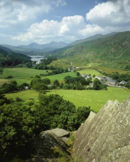 <b class=qtipBold><figcaption>Snowdon</figcaption></b><br>A valley below the Mountain of Snowdon in North Wales<br><em>© Paul Felix Photography Twelve Beacon Park Pelynt nr Looe Cornwall PL13 2PQ photos@paulfelix.co.uk 01503 221069</em> Snowdon