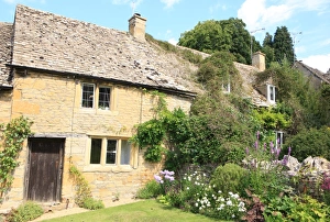 <b class=qtipBold><figcaption>Snowshill</figcaption></b><br>The Cotswold village of Snowshill in Gloucestershire with its fine cottages and Manor House.<br><em>© Paul Felix Photography Springfield Cottage Midwinter Road Northleach GlosGL54 3JD photos@paulfelix.co.uk 01451861893</em> Snowshill
