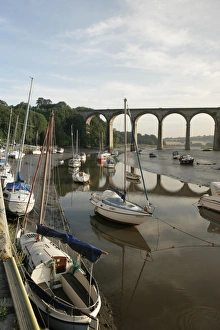 <b class=qtipBold><figcaption>St Germans</figcaption></b><br>Early morning at low tide on the river below the rail Viaduct at St Germans Cornwall with its quayside and boats<br><em>© Paul Felix Photography Twelve Beacon Park Pelynt nr Looe Cornwall PL13 2PQ photos@paulfelix.co.uk 01503 221069</em> St Germans