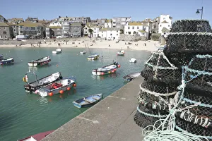 <b class=qtipBold><figcaption>St Ives</figcaption></b><br>Fishing boats in the Historic Harbour at Portloe Cornwall<br><em>© Paul Felix Photography Twelve Beacon Park Pelynt nr Looe Cornwall PL13 2PQ photos@paulfelix.co.uk 01503 221069</em> St Ives