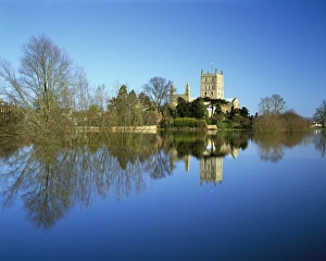 <b class=qtipBold><figcaption>Tewkesbury</figcaption></b><br> Reflections in the flood water from the river Avon around the Abbey Church at Tewkesbury Gloucestershire<br><em>© Paul Felix Photography Twelve Beacon Park Pelynt nr Looe Cornwall PL13 2PQ photos@paulfelix.co.uk 01503 221069</em> Tewkesbury