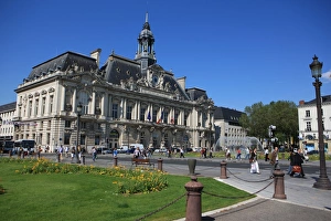 <b class=qtipBold><figcaption>Tours France</figcaption></b><br>The Town Hall in Tours France<br><em>© Paul Felix Photography Twelve Beacon Park Pelynt nr Looe Cornwall PL13 2PQ photos@paulfelix.co.uk 01503 221069</em> Tours France